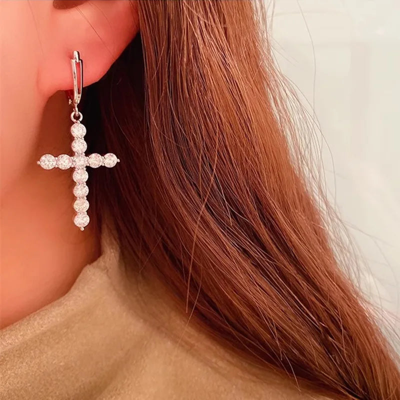 Brincos Femininos Cruz com Zircônia - Elegância Atemporal